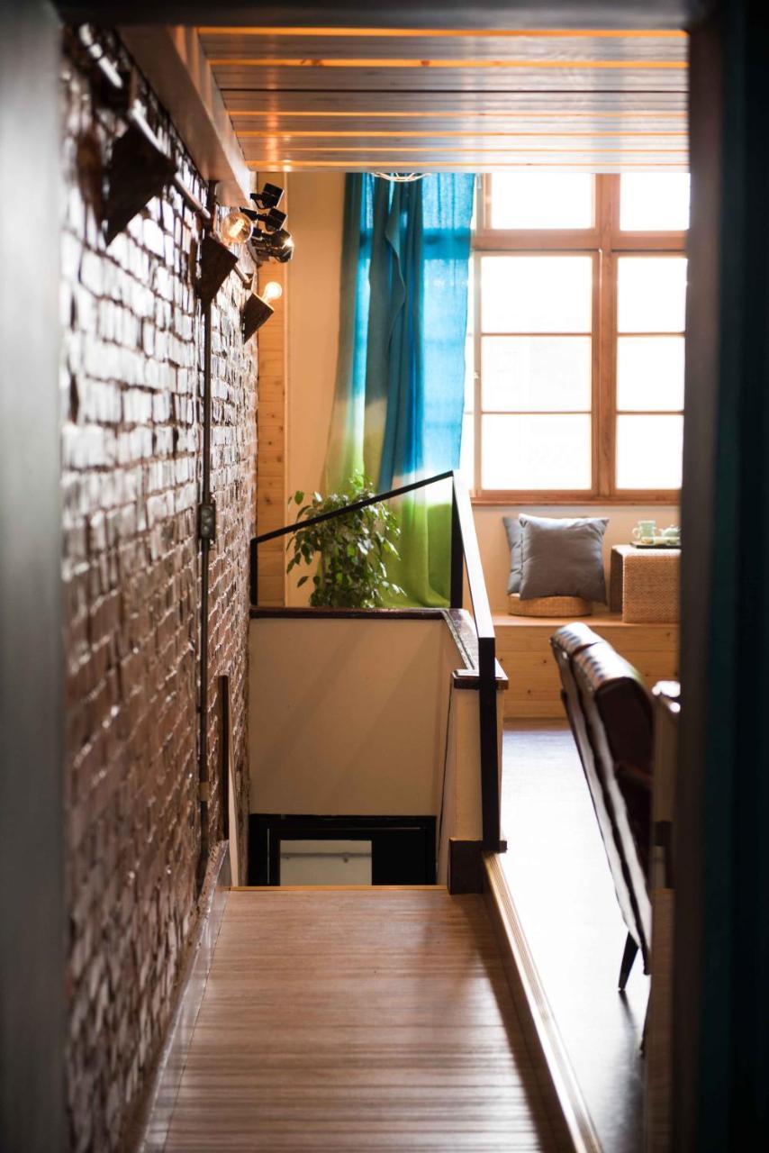 Small Bridge Good Home Tainan Exterior photo